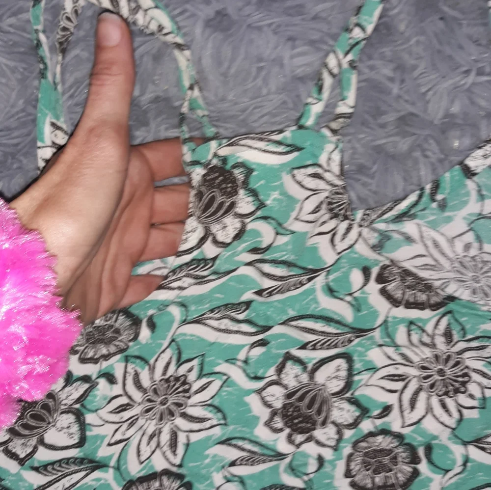 ⭐️Floral crop top w/ racer back. Totally cute! Final price! Price firm! - Picture 5 of 6